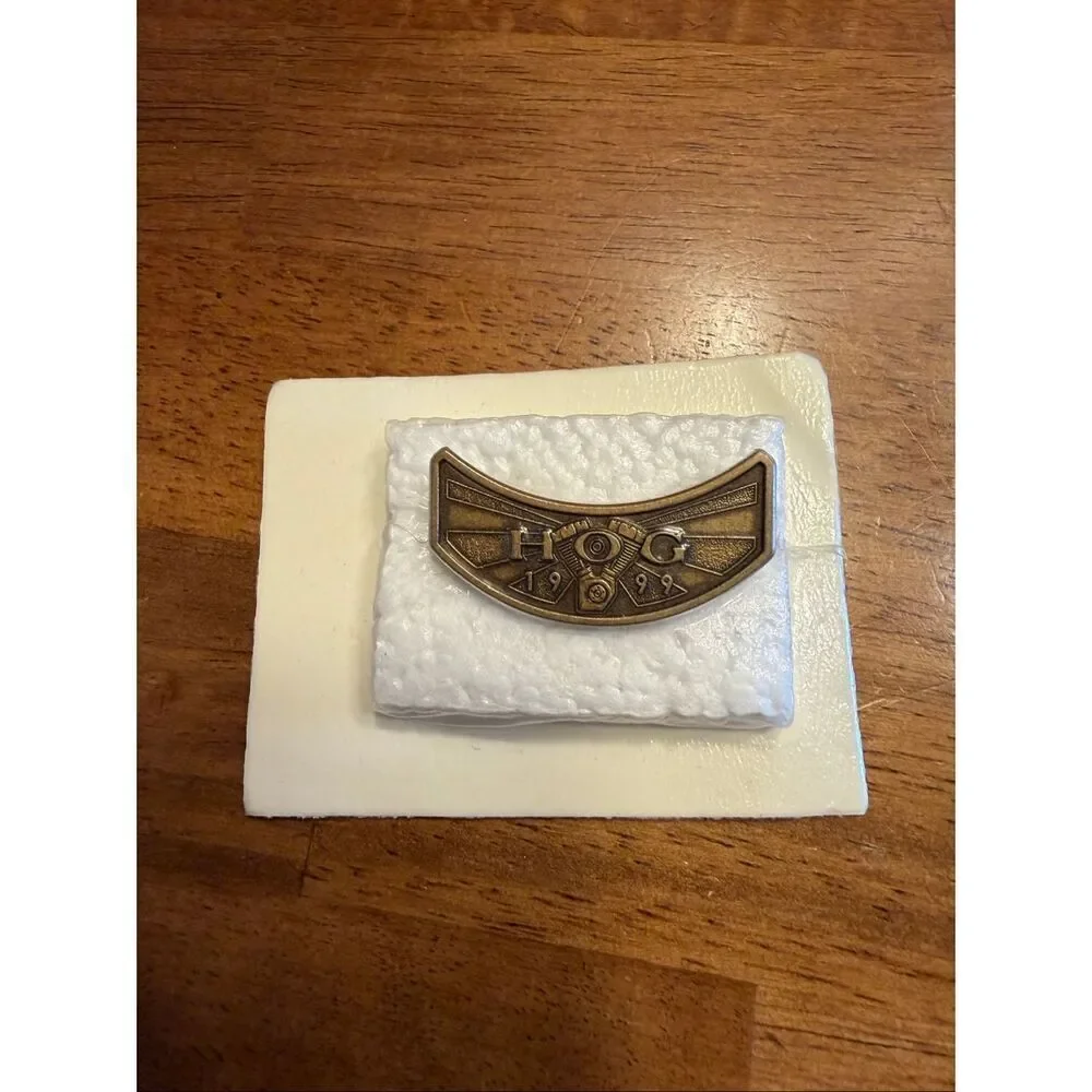 1999 HOG Harley Davidson Owners Group Pin Badge Jacket Wings Rocker Sealed (6368
